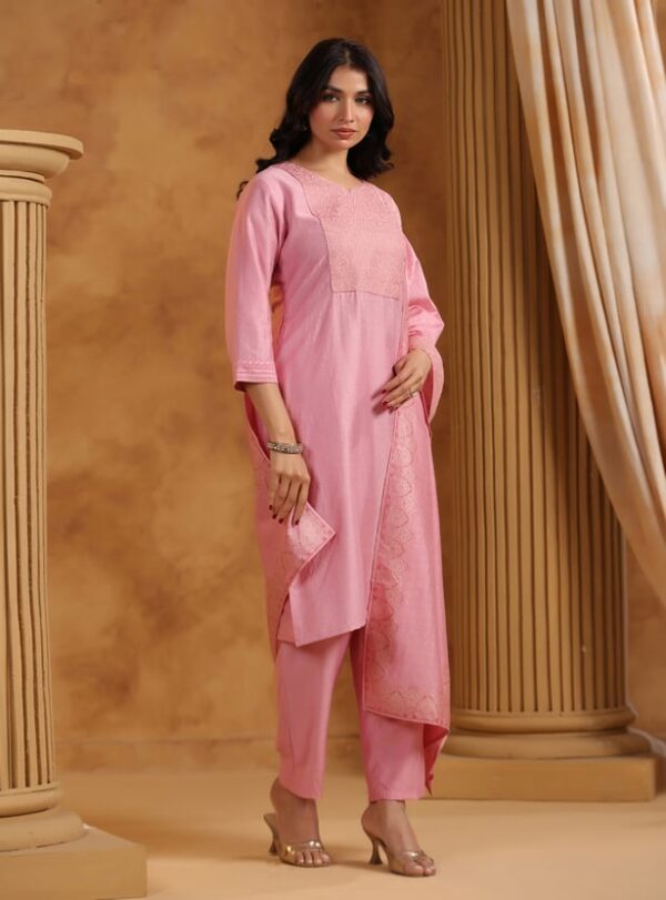 SPAN Embroidery Straight Kurta - Image 3